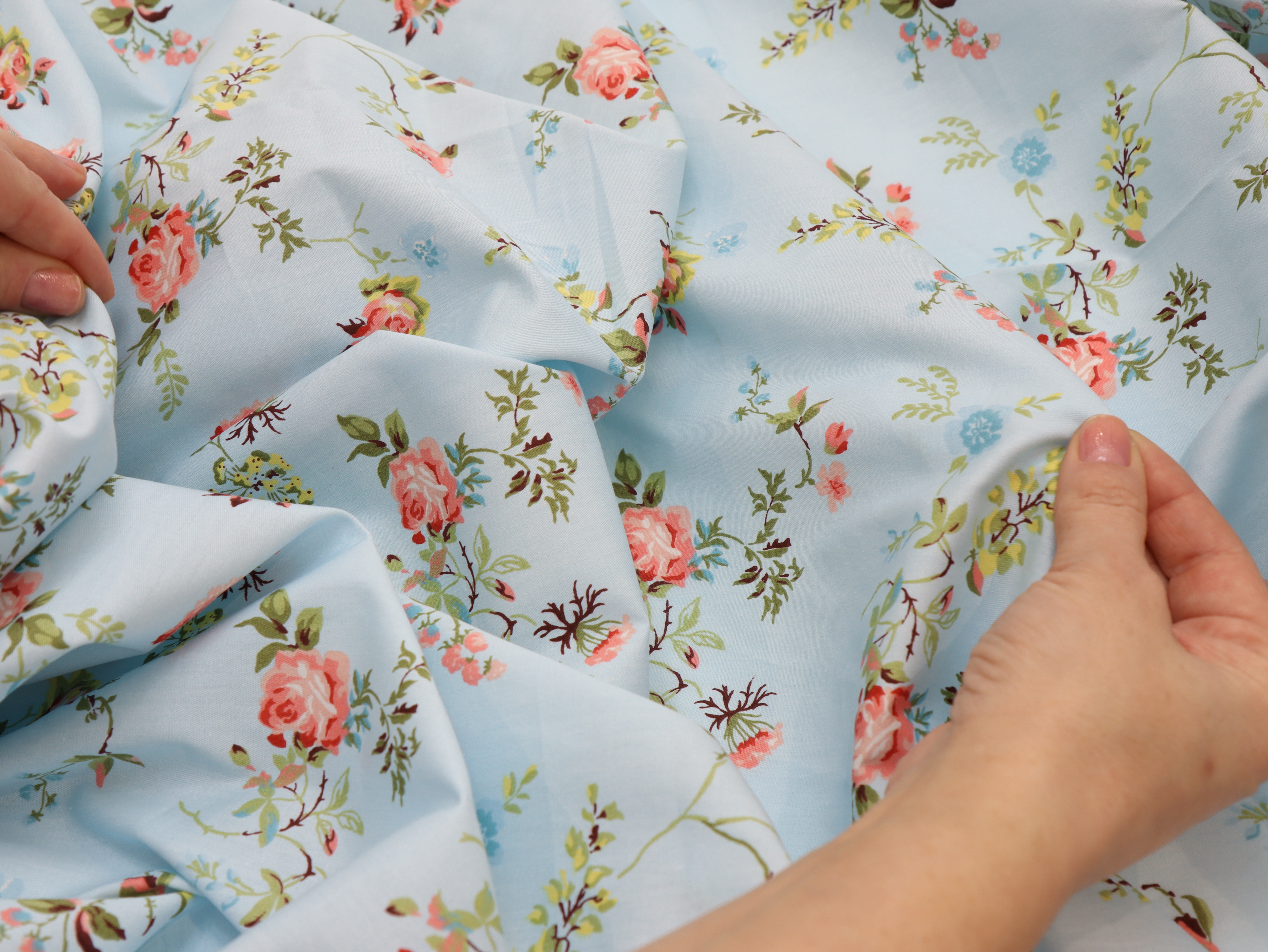 картинка Ткань хлопок "Летняя фантазия" голубой. от магазина Ариши Рукодельные нежности