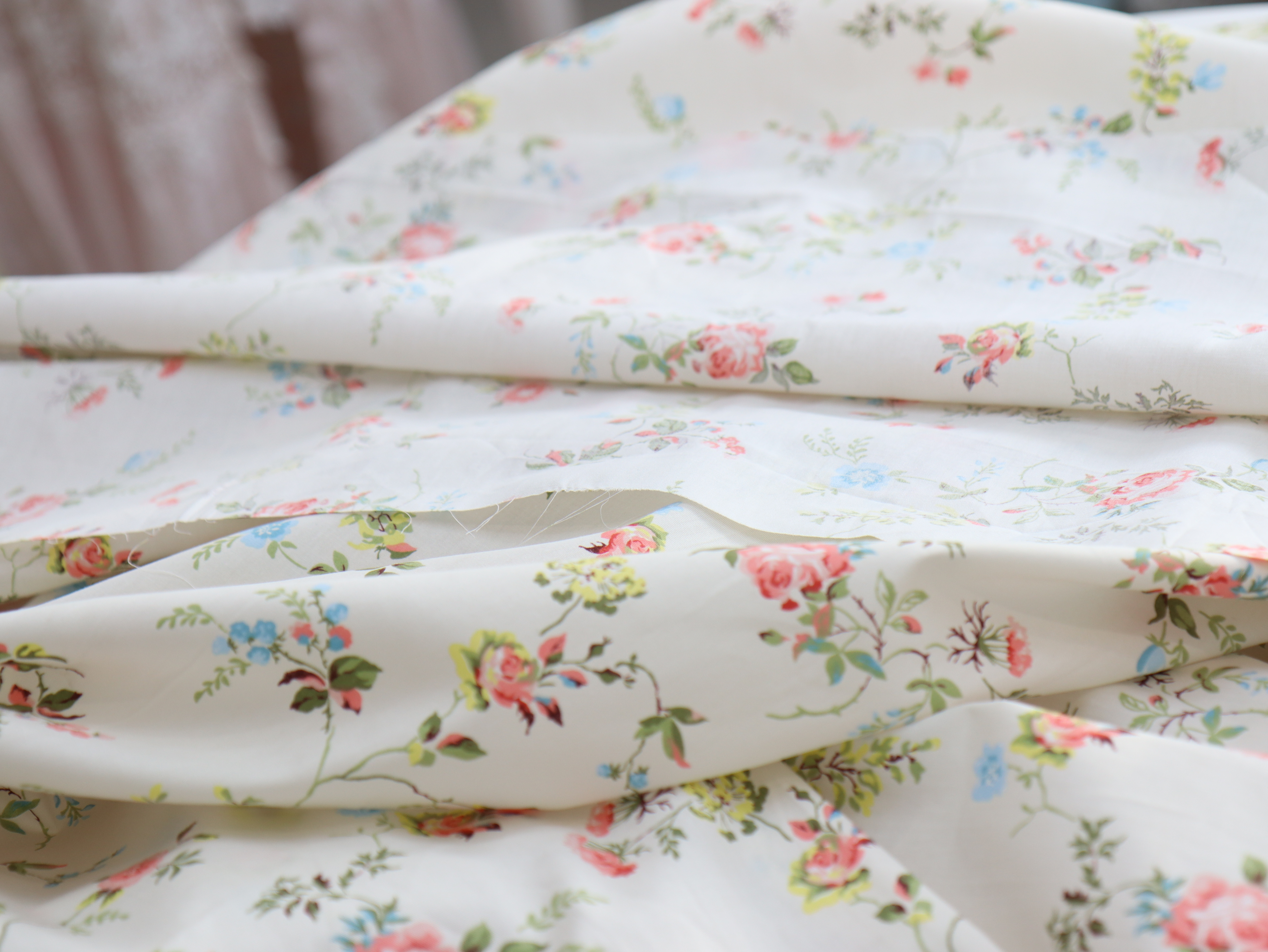 картинка Ткань хлопок "Летняя фантазия" молочный . от магазина Ариши Рукодельные нежности