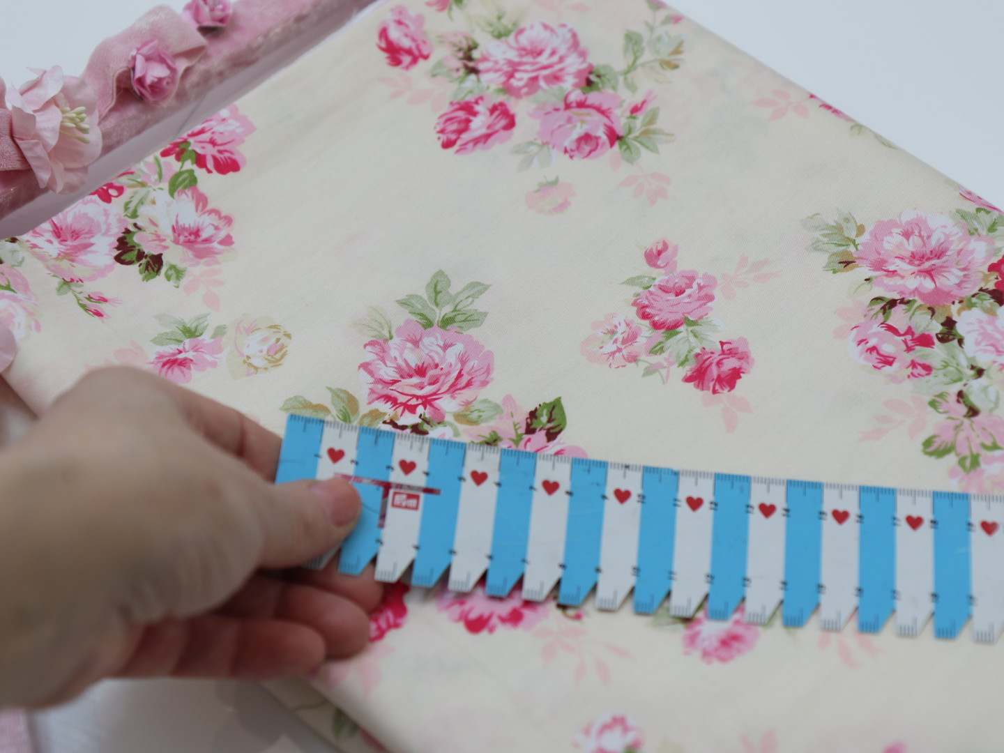 картинка Ткань хлопок "Елена"  цвет   э к р ю. от магазина Ариши Рукодельные нежности