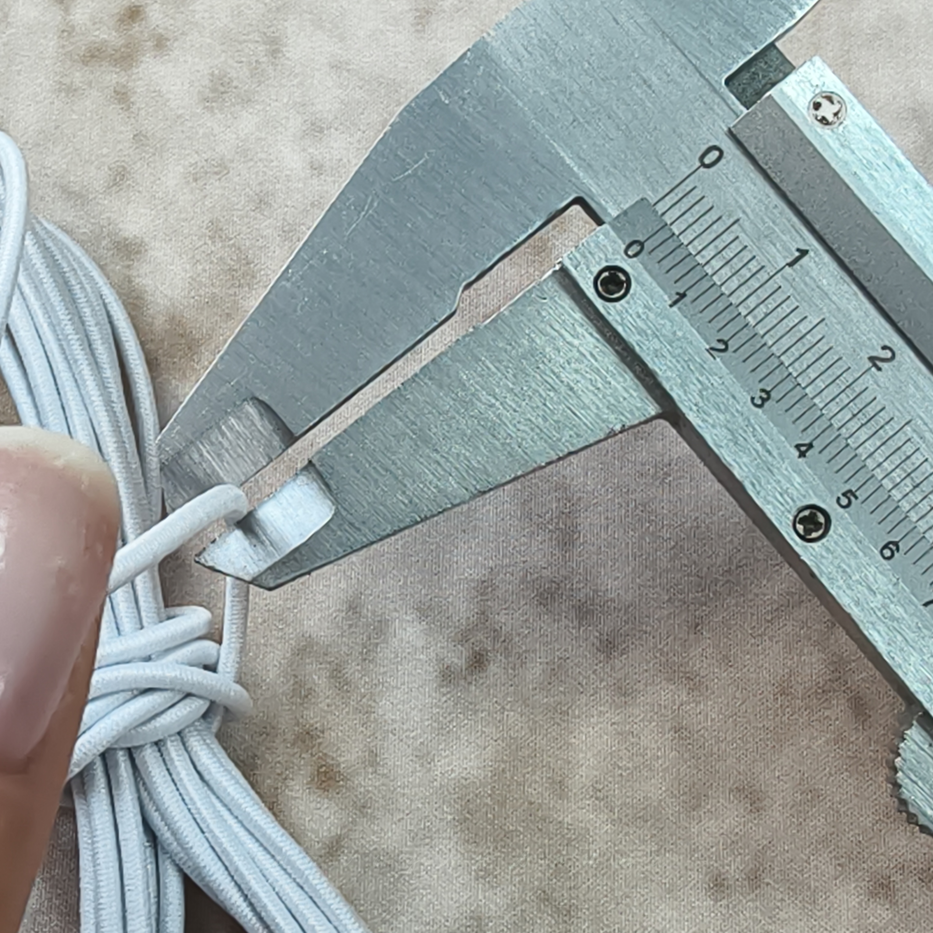 Детальное фото многожильной латексной резинки для перетяжки шарнирных кукол BJD - магазин Кукольные нежности