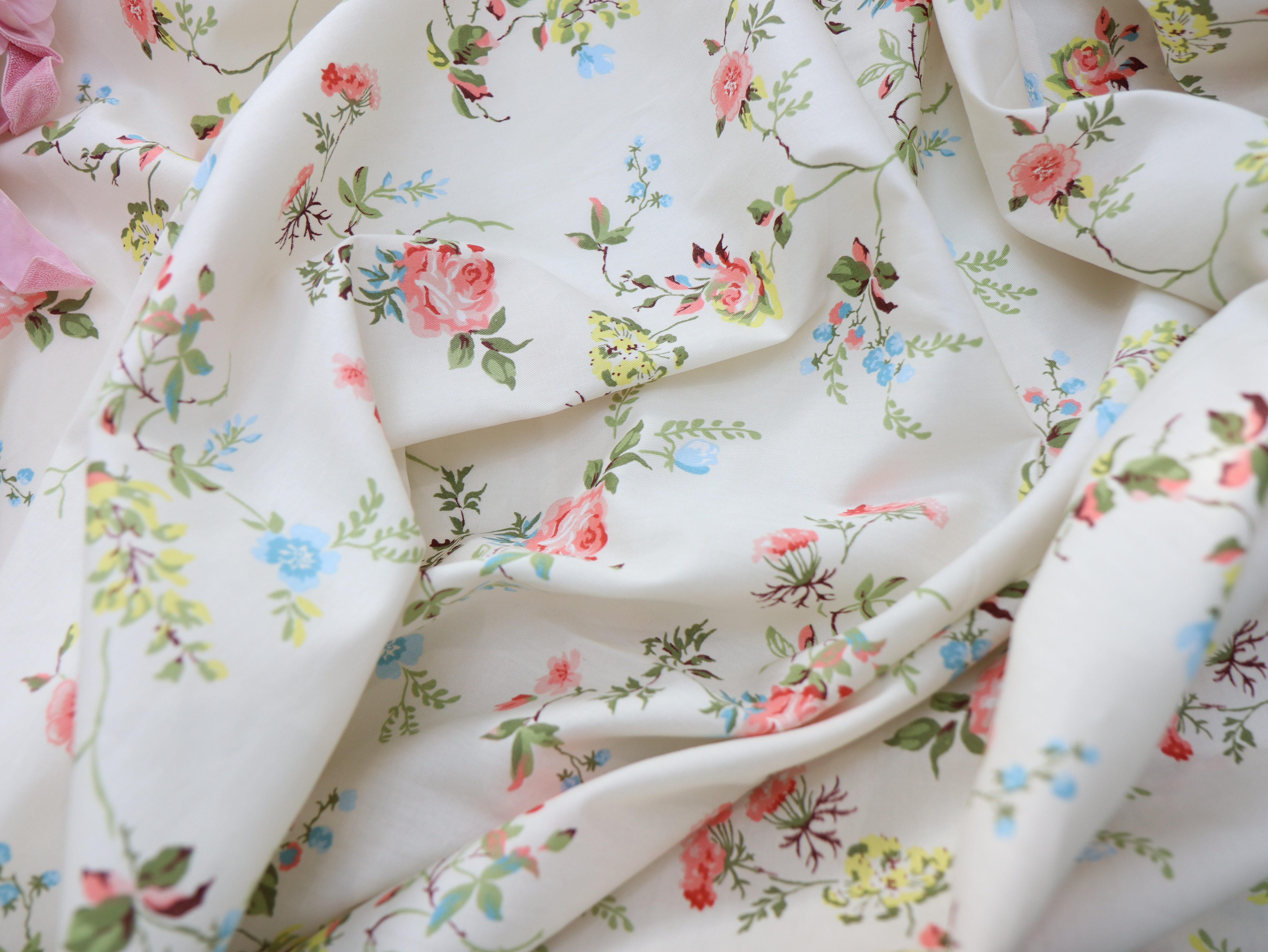 картинка Ткань хлопок "Летняя фантазия" молочный . от магазина Ариши Рукодельные нежности