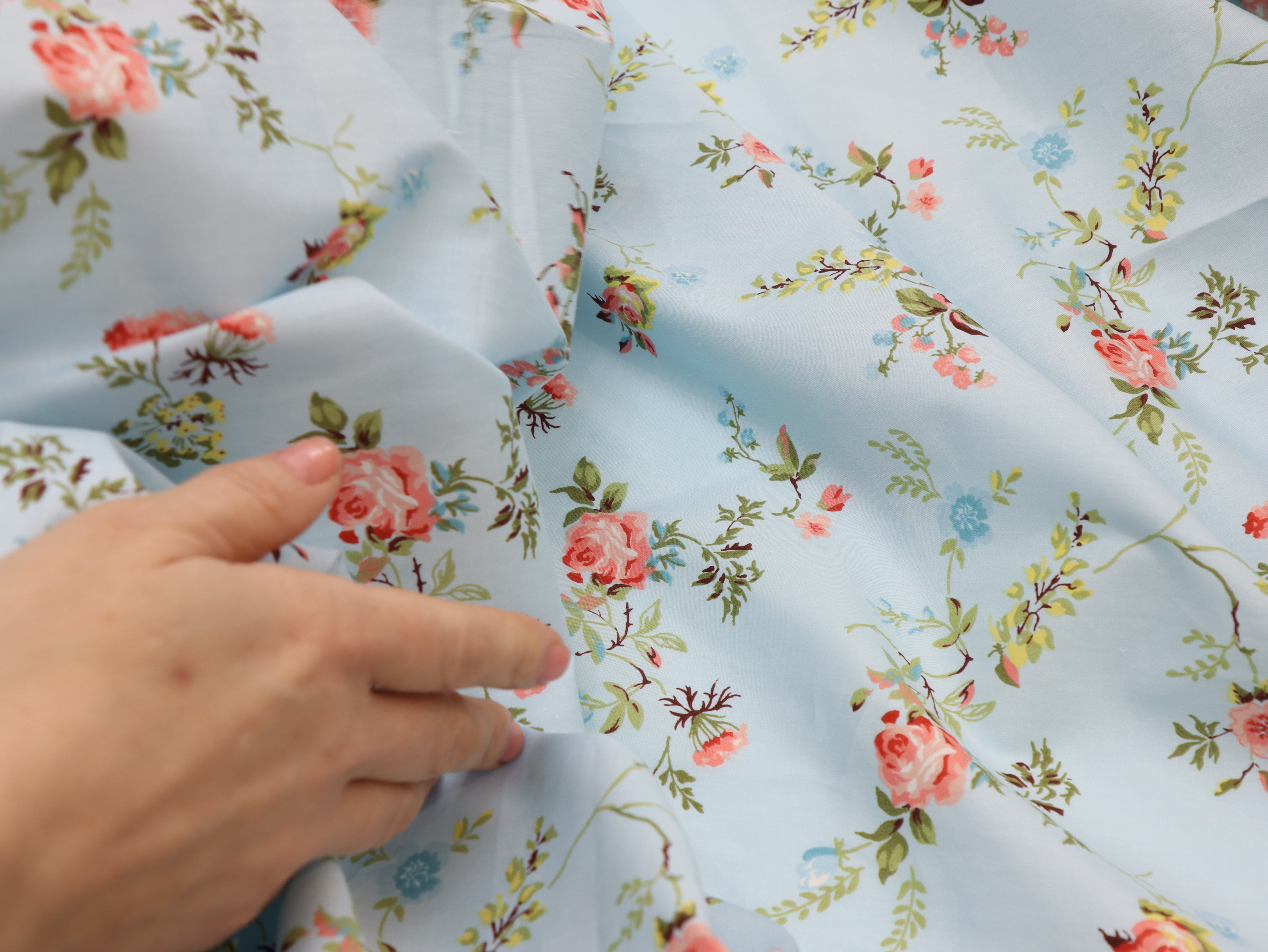 картинка Ткань хлопок "Летняя фантазия" голубой. от магазина Ариши Рукодельные нежности