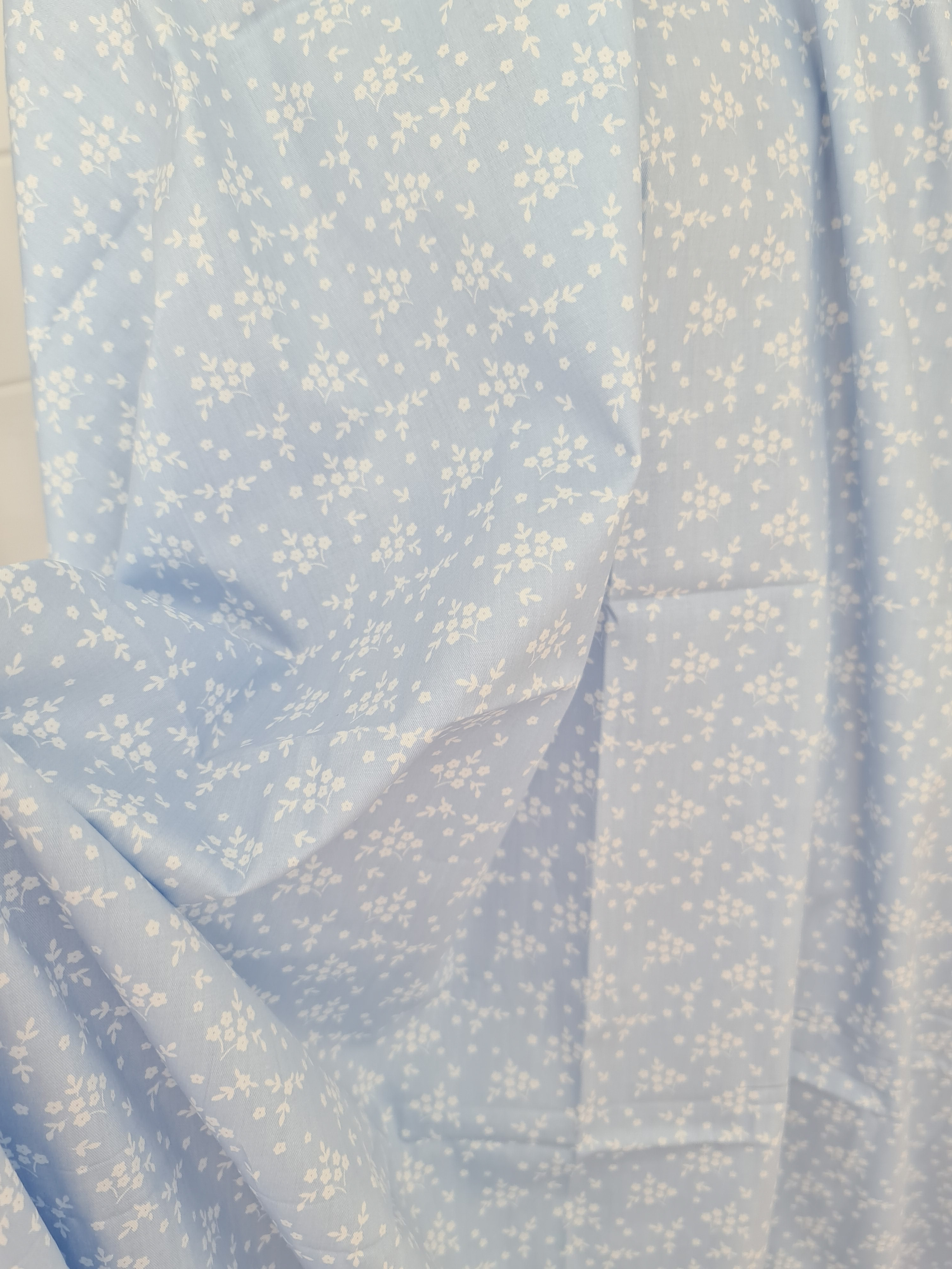 картинка Ткань хлопок "Голубые незабудки "  сатин  . от магазина Ариши Рукодельные нежности