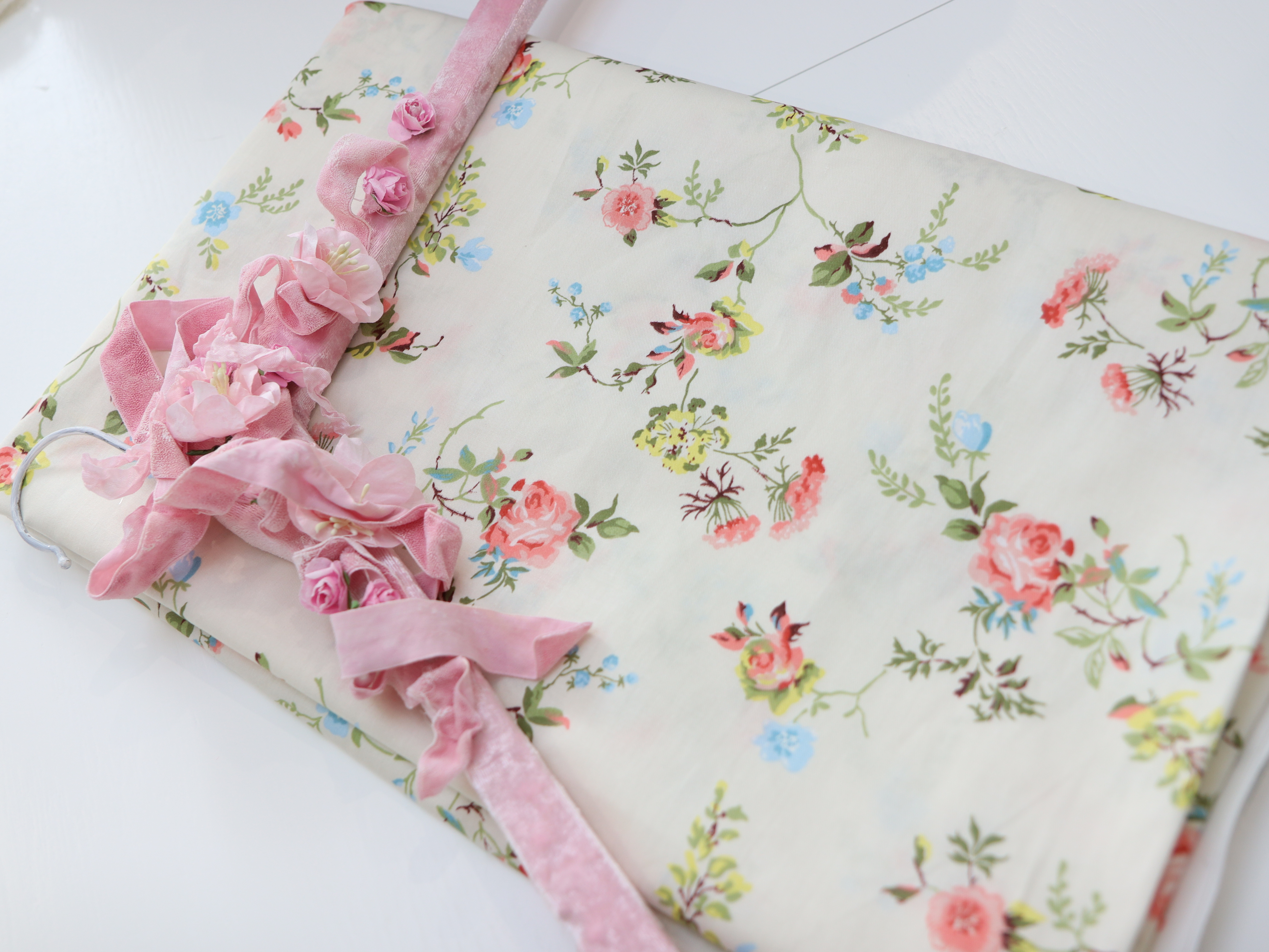 картинка Ткань хлопок "Летняя фантазия" молочный . от магазина Ариши Рукодельные нежности