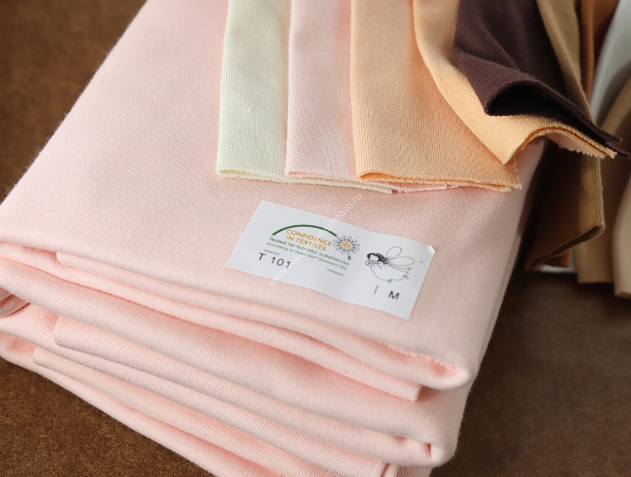 Натуральная ткань для кукол с уникальной текстурой - фото материала крупным планом