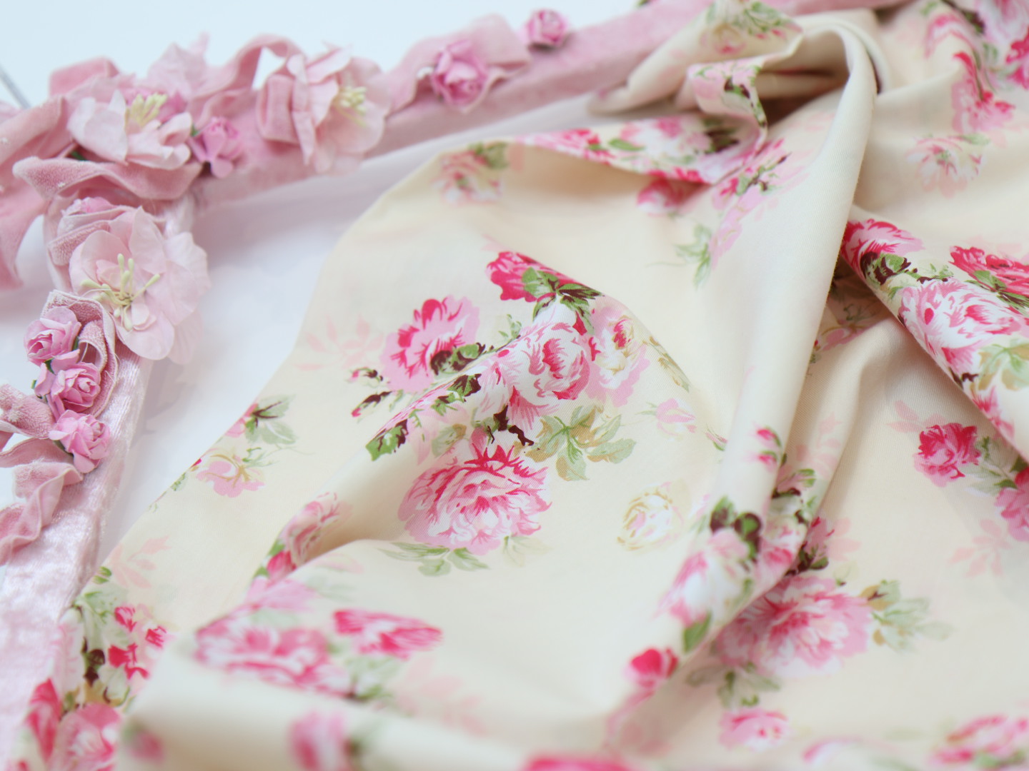 картинка Ткань хлопок "Елена"  цвет   э к р ю. от магазина Ариши Рукодельные нежности