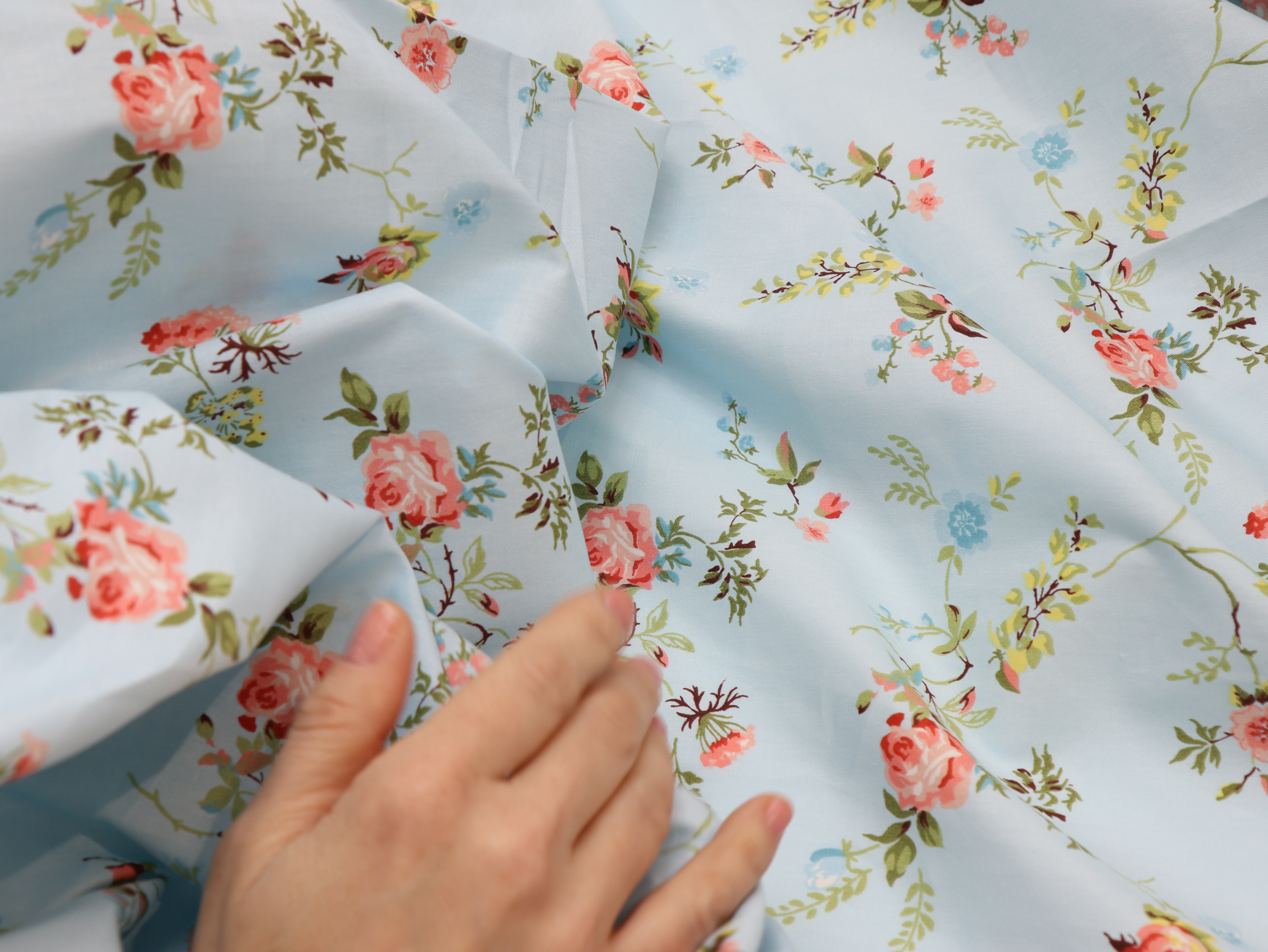 картинка Ткань хлопок "Летняя фантазия" голубой. от магазина Ариши Рукодельные нежности