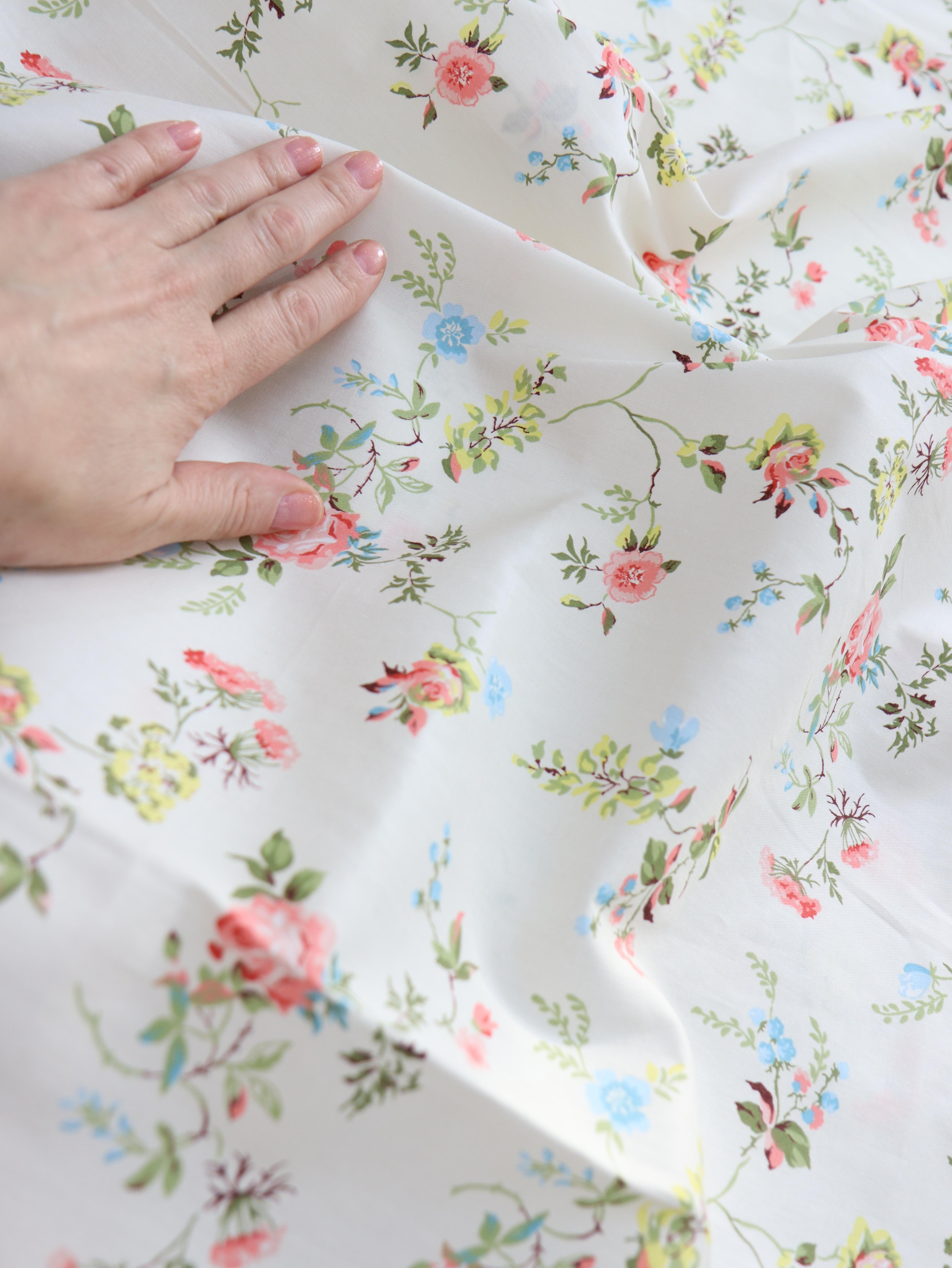 картинка Ткань хлопок "Летняя фантазия" молочный . от магазина Ариши Рукодельные нежности