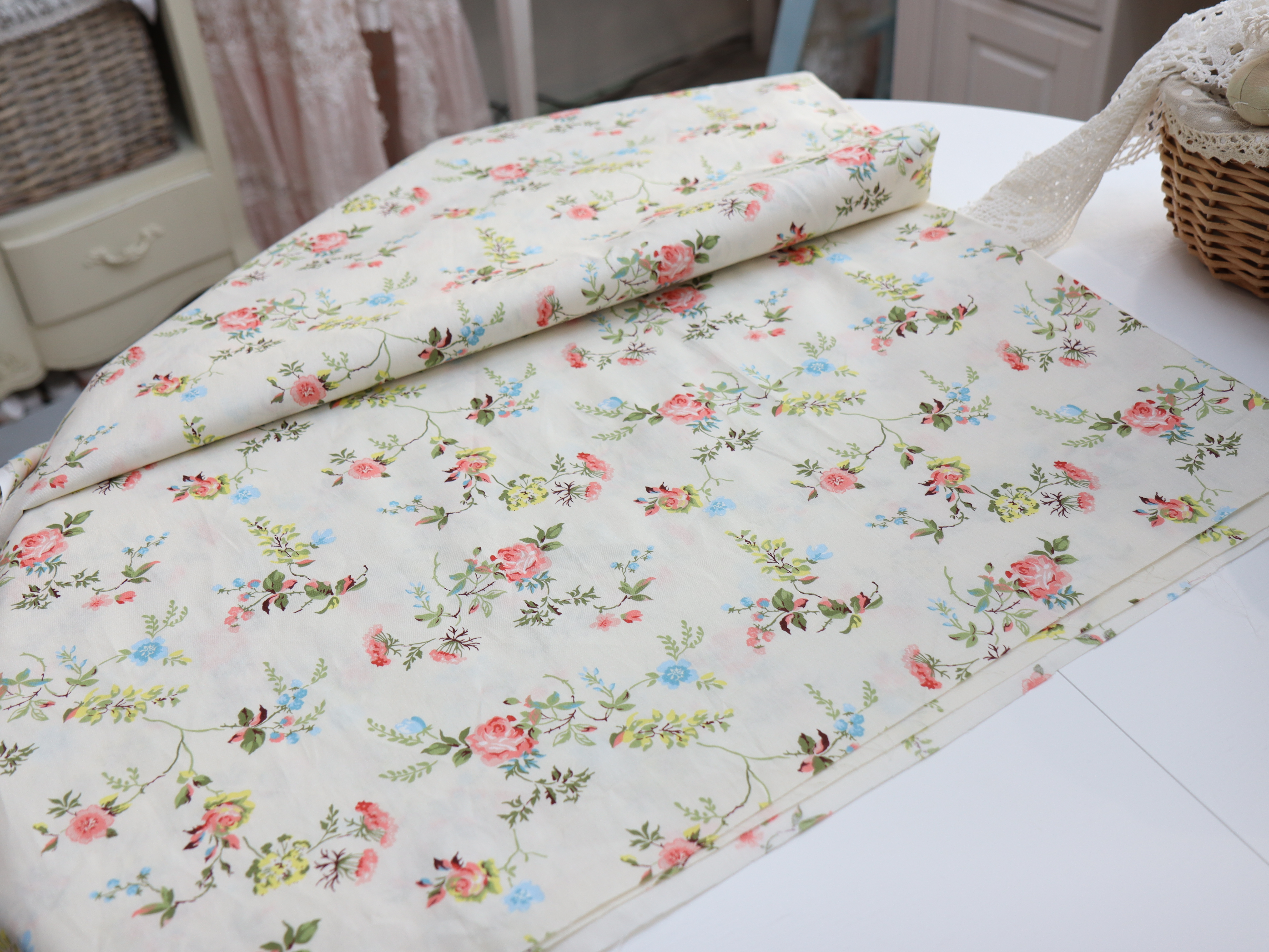 картинка Ткань хлопок "Летняя фантазия" молочный . от магазина Ариши Рукодельные нежности