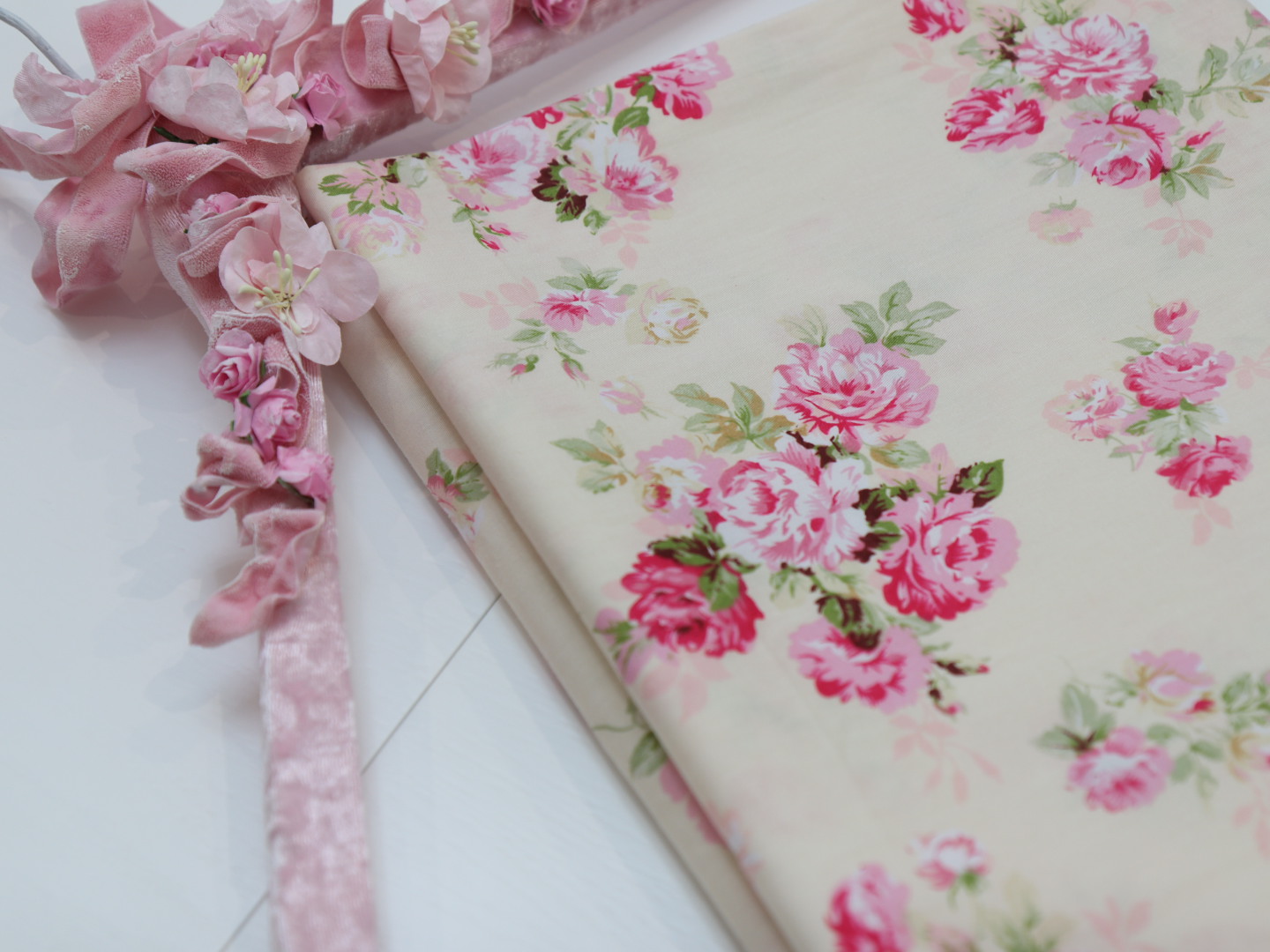 картинка Ткань хлопок "Елена"  цвет   э к р ю. от магазина Ариши Рукодельные нежности