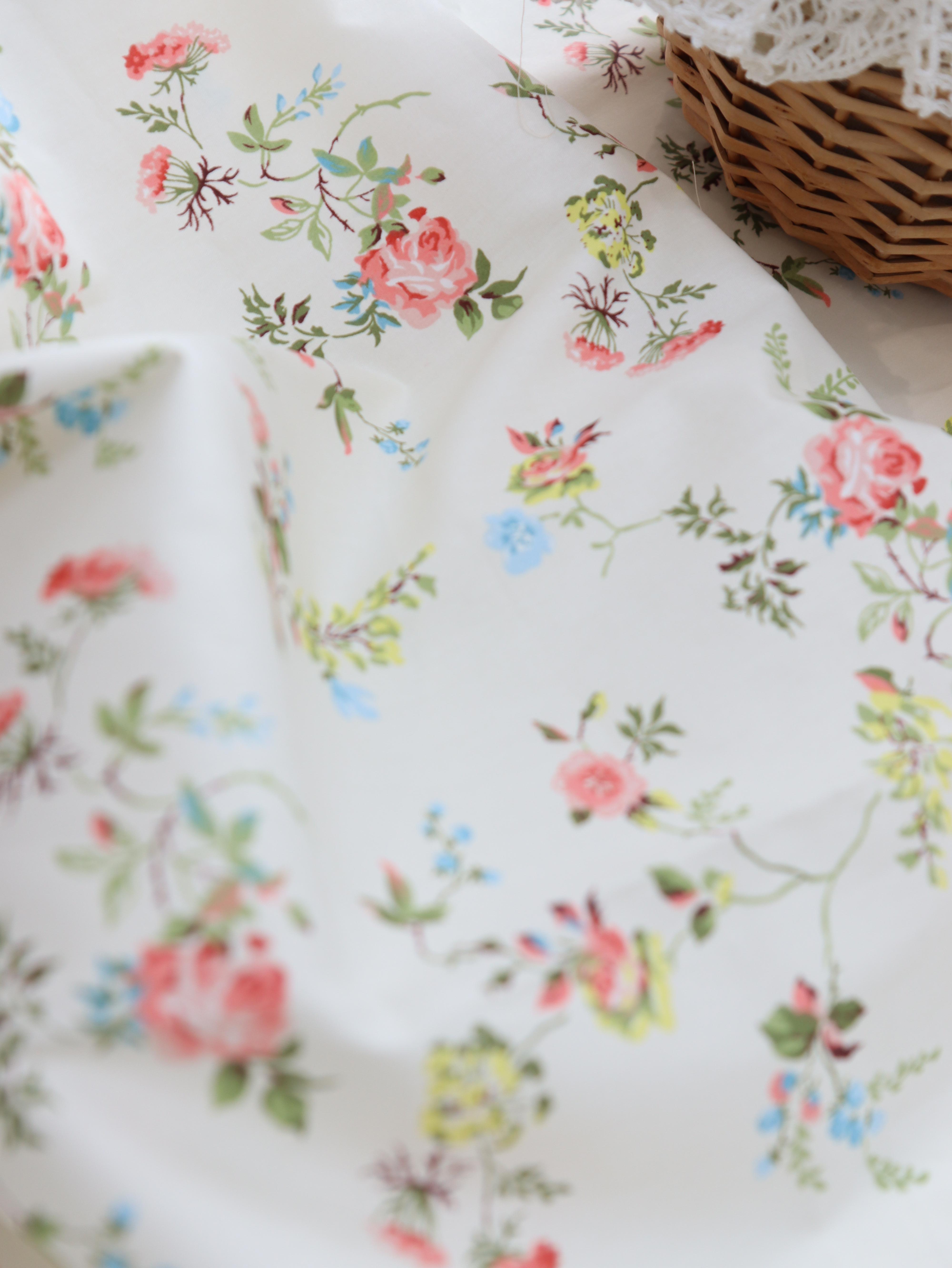 картинка Ткань хлопок "Летняя фантазия" молочный . от магазина Ариши Рукодельные нежности