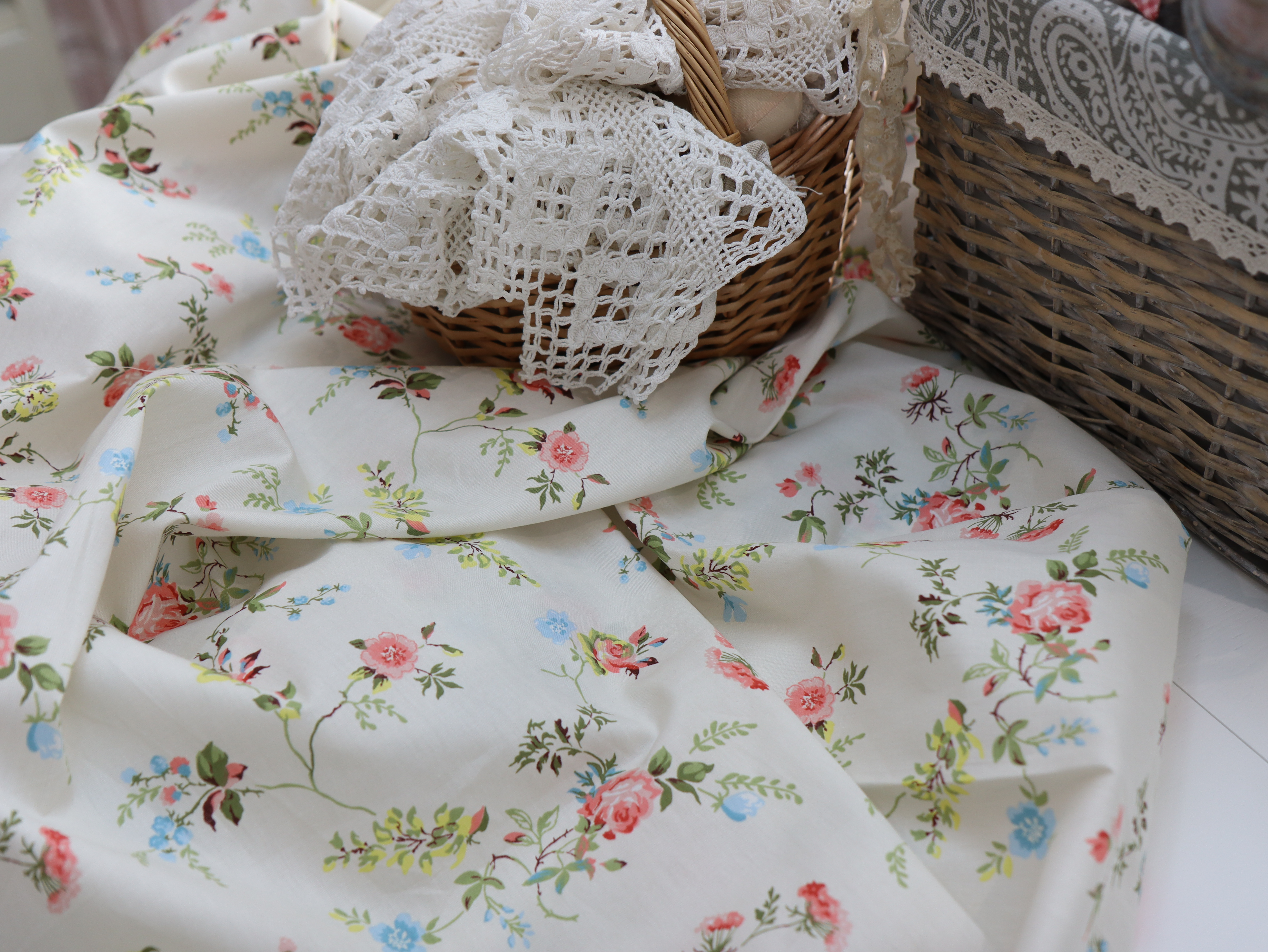 картинка Ткань хлопок "Летняя фантазия" молочный . от магазина Ариши Рукодельные нежности